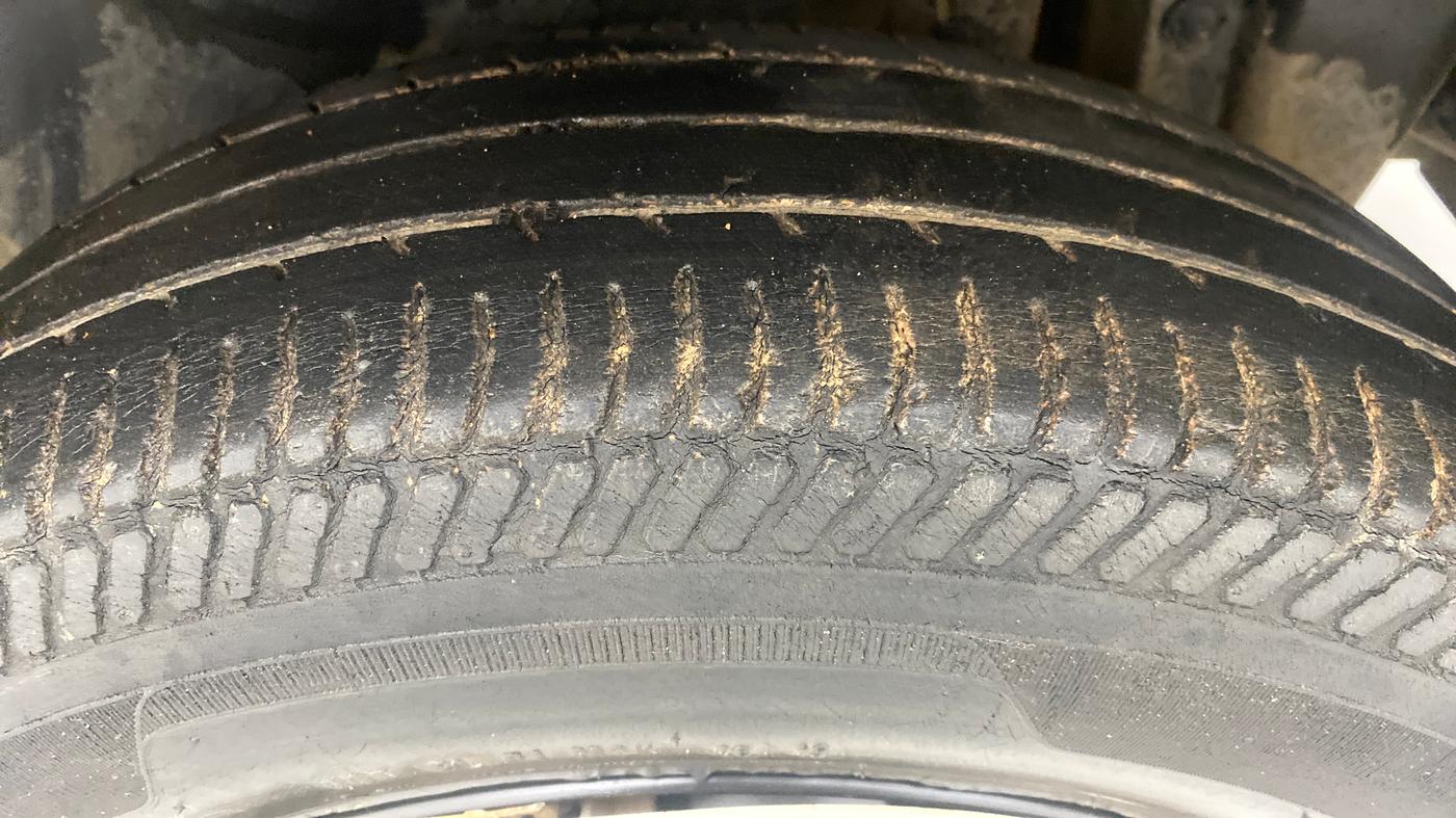 2013 Maruti Swift Dzire VXI, Petrol, Manual, 56,850 km, Left Rear Tyre Tread