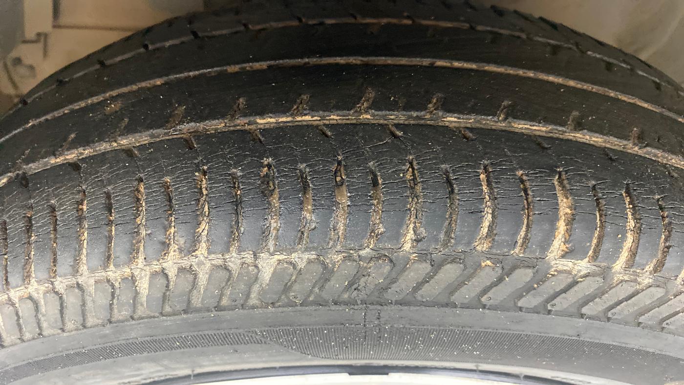 2013 Maruti Swift Dzire VXI, Petrol, Manual, 56,850 km, Left Front Tyre Tread