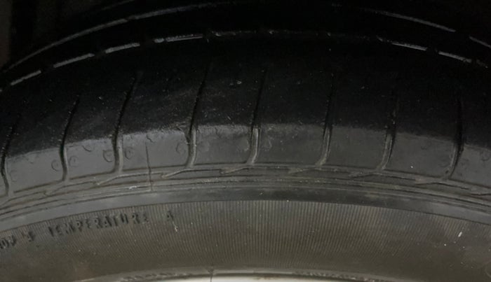 2021 Maruti Ciaz DELTA 1.5 SHVS MT PETROL, Petrol, Manual, 53,621 km, Left Front Tyre Tread