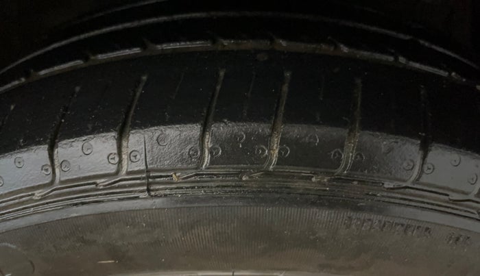 2021 Maruti Ciaz DELTA 1.5 SHVS MT PETROL, Petrol, Manual, 53,621 km, Right Front Tyre Tread