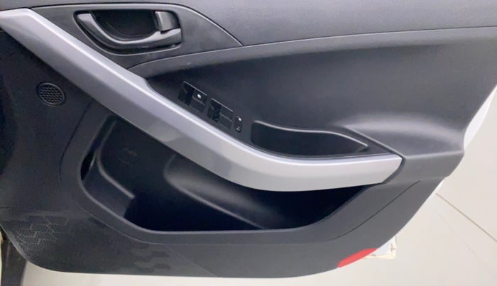 2022 Tata NEXON XM SUNROOF DIESEL, Diesel, Manual, 74,469 km, Driver Side Door Panels Control