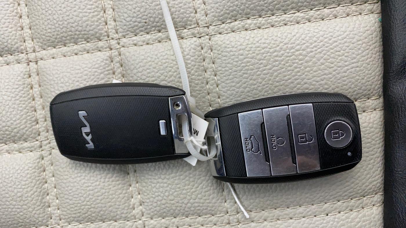2022 KIA SONET HTX 1.0 IMT, Petrol, Manual, 35,032 km, Key Close Up
