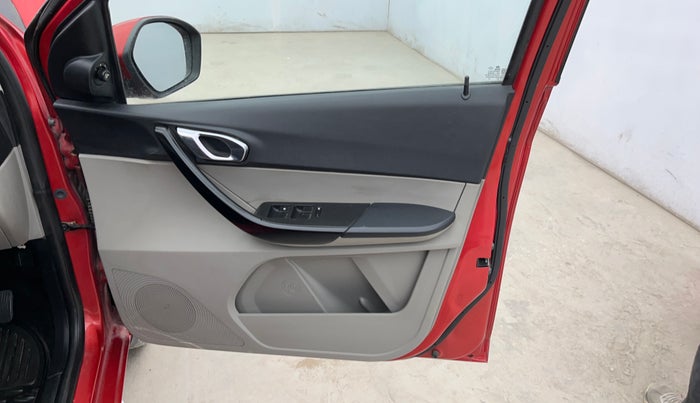 2018 Tata Tiago XZ PETROL, Petrol, Manual, 16,642 km, Driver Side Door Panels Control