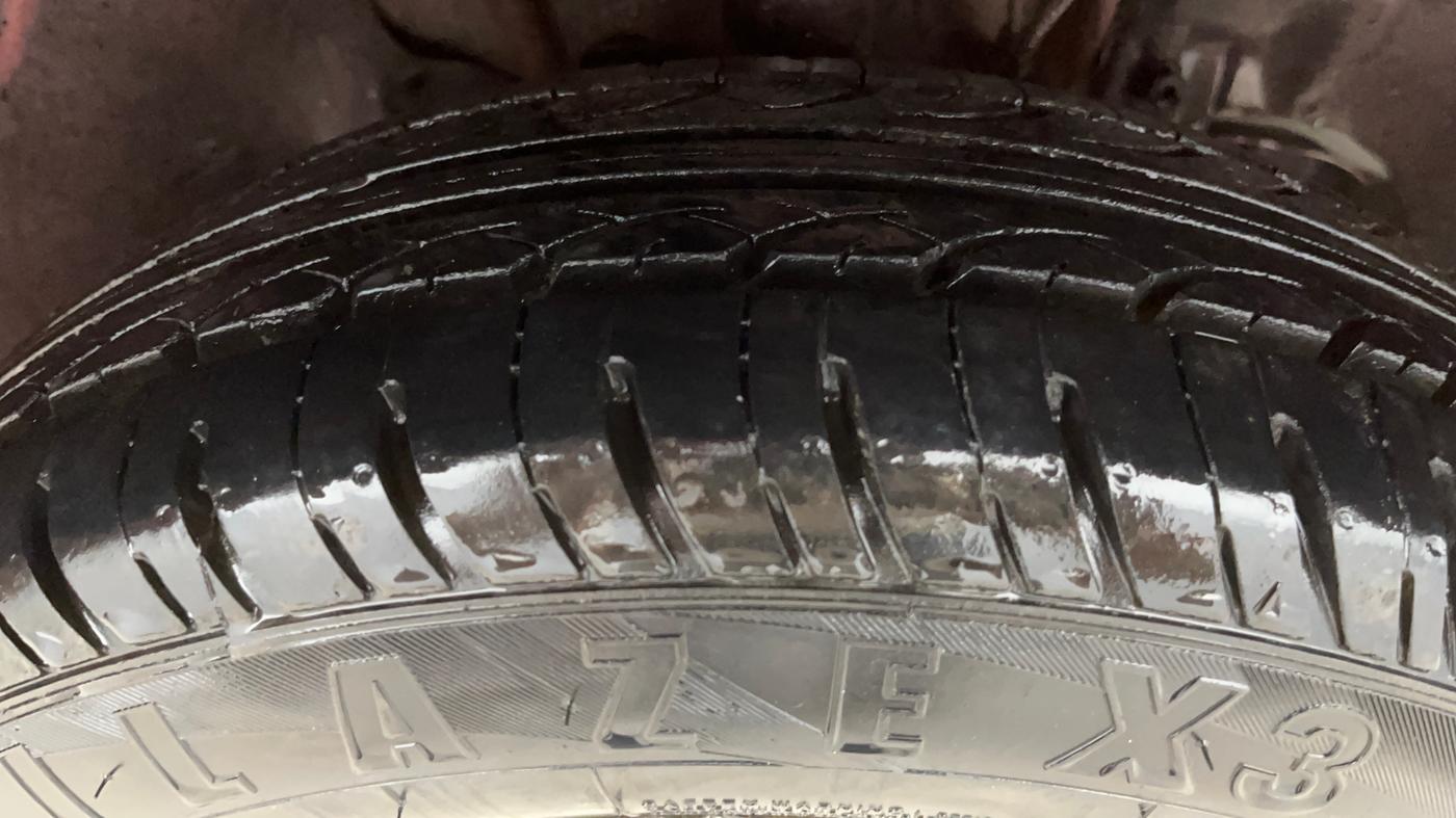 2018 Tata Tiago XZ PETROL, Petrol, Manual, 16,647 km, Right Front Tyre Tread