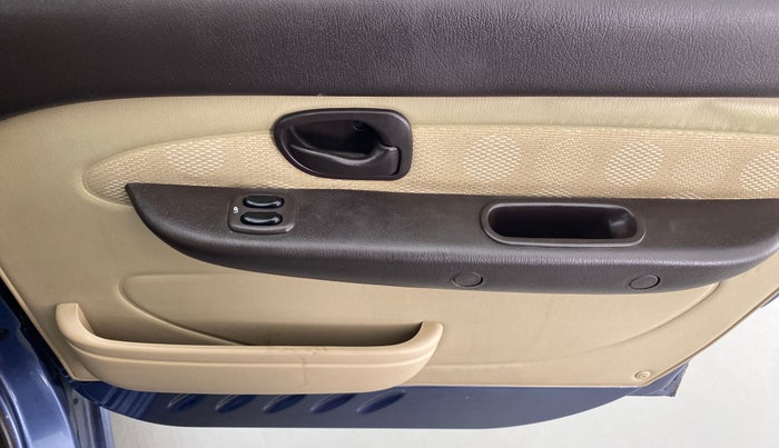 2012 Hyundai Santro Xing GL PLUS, Petrol, Manual, 22,055 km, Driver Side Door Panels Control