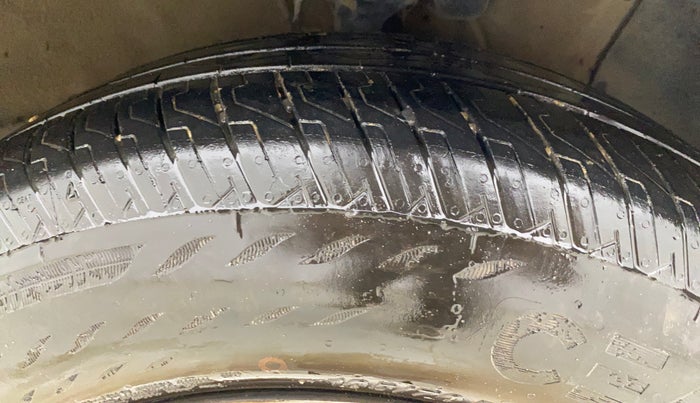2017 Hyundai Verna 1.6 EX CRDI, Diesel, Manual, 1,33,554 km, Right Front Tyre Tread