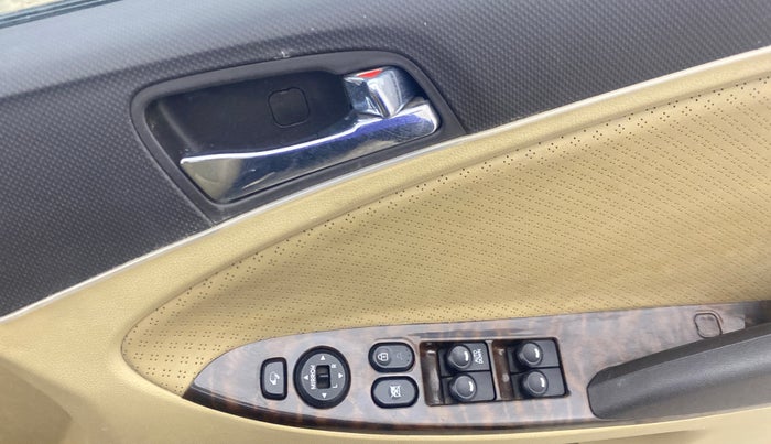 2014 Hyundai Verna FLUIDIC 1.6 CRDI SX OPT, Diesel, Manual, 51,472 km, Driver Side Door Panels Control