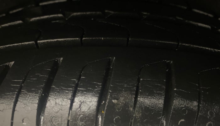 2014 Hyundai Verna FLUIDIC 1.6 CRDI SX OPT, Diesel, Manual, 51,472 km, Right Rear Tyre Tread