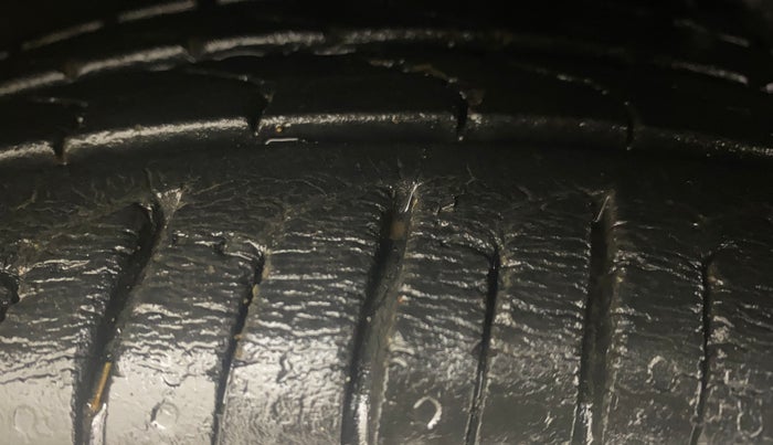 2014 Hyundai Verna FLUIDIC 1.6 CRDI SX OPT, Diesel, Manual, 51,472 km, Right Front Tyre Tread