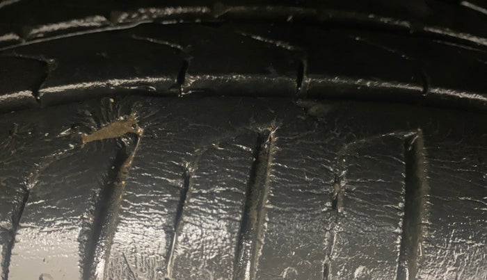 2014 Hyundai Verna FLUIDIC 1.6 CRDI SX OPT, Diesel, Manual, 51,472 km, Left Front Tyre Tread