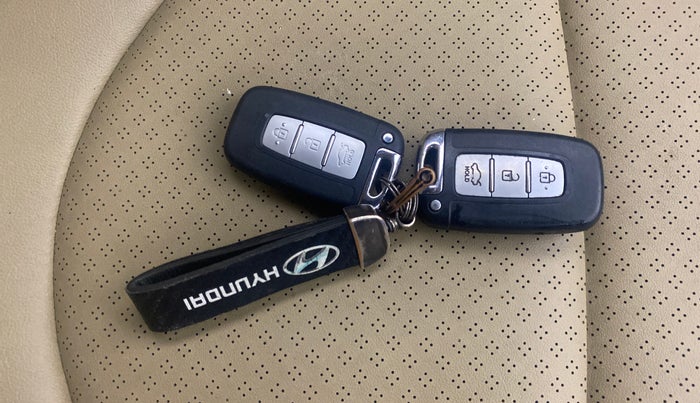 2014 Hyundai Verna FLUIDIC 1.6 CRDI SX OPT, Diesel, Manual, 51,472 km, Key Close Up