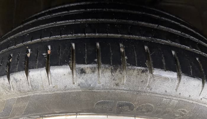 2021 Maruti Baleno ZETA PETROL 1.2, Petrol, Manual, 40,131 km, Right Front Tyre Tread