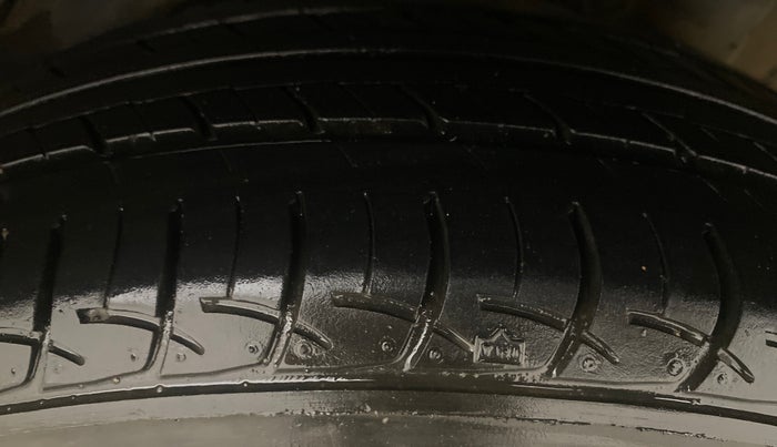 2013 Honda Amaze 1.2L I-VTEC S, Petrol, Manual, 93,745 km, Left Rear Tyre Tread