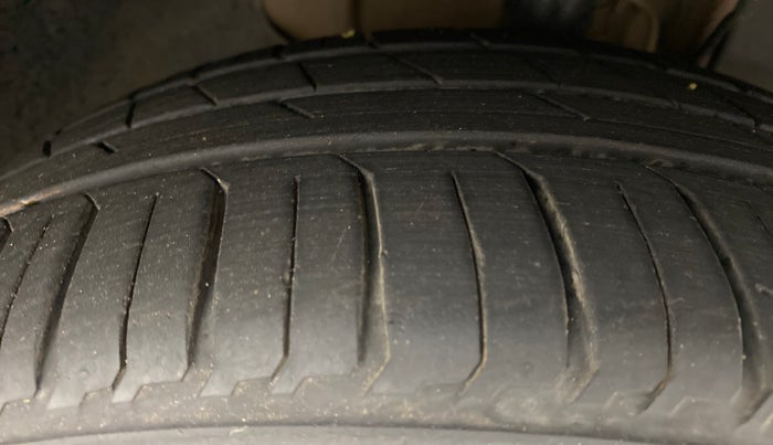 2017 Tata TIGOR XZ 1.2 REVOTRON OPT, Petrol, Manual, 62,116 km, Right Front Tyre Tread