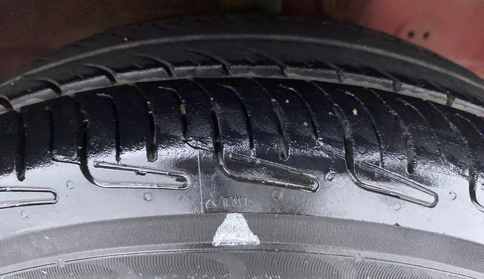 2012 Hyundai Eon D LITE PLUS, Petrol, Manual, 46,187 km, Right Front Tyre Tread