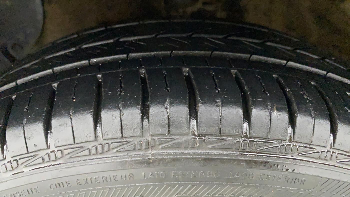 2019 Hyundai Grand i10 MAGNA CNG, CNG, Manual, 29,505 km, Left Front Tyre Tread