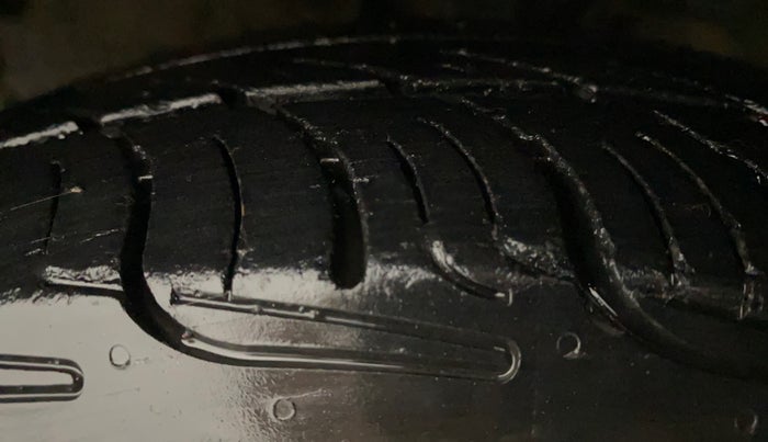 2010 Hyundai i10 MAGNA 1.2, Petrol, Manual, 66,213 km, Left Front Tyre Tread