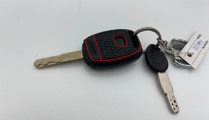 2015 Honda Amaze 1.2L I-VTEC SX, Petrol, Manual, 30,981 km, Key Close Up