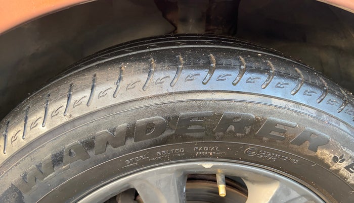 2020 Ford Ecosport TITANIUM 1.5L DIESEL, Diesel, Manual, 1,00,290 km, Left Front Tyre Tread