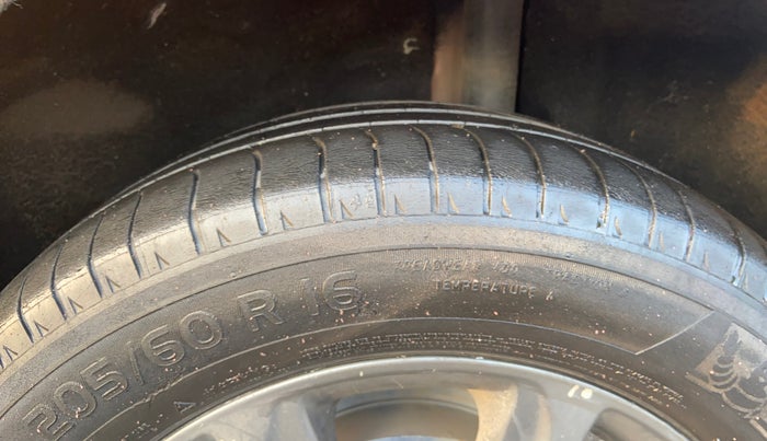 2020 Ford Ecosport TITANIUM 1.5L DIESEL, Diesel, Manual, 1,00,290 km, Left Rear Tyre Tread
