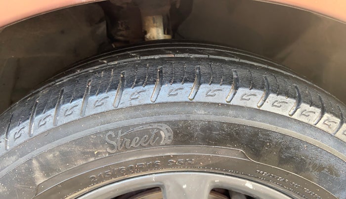 2020 Ford Ecosport TITANIUM 1.5L DIESEL, Diesel, Manual, 1,00,290 km, Right Front Tyre Tread