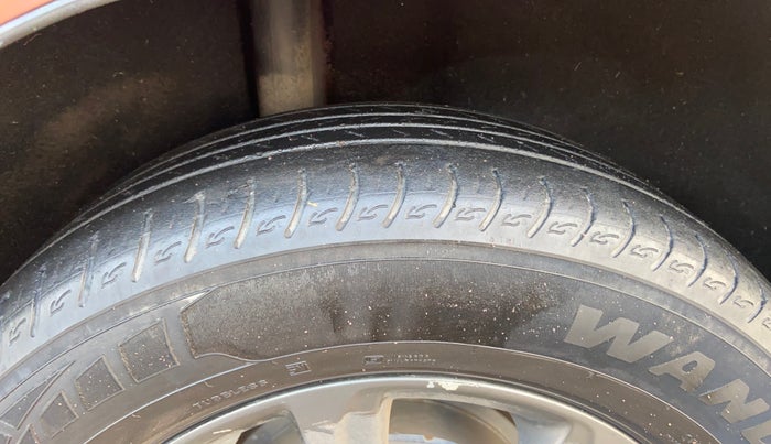 2020 Ford Ecosport TITANIUM 1.5L DIESEL, Diesel, Manual, 1,00,290 km, Right Rear Tyre Tread