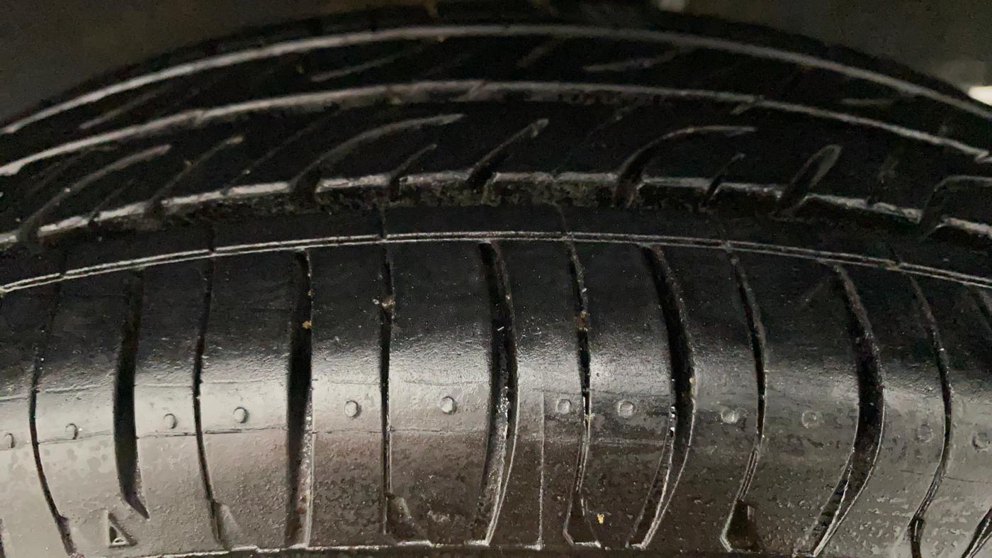 2018 Renault Kwid CLIMBER 1.0 AMT, Petrol, Automatic, 44,984 km, Left Rear Tyre Tread