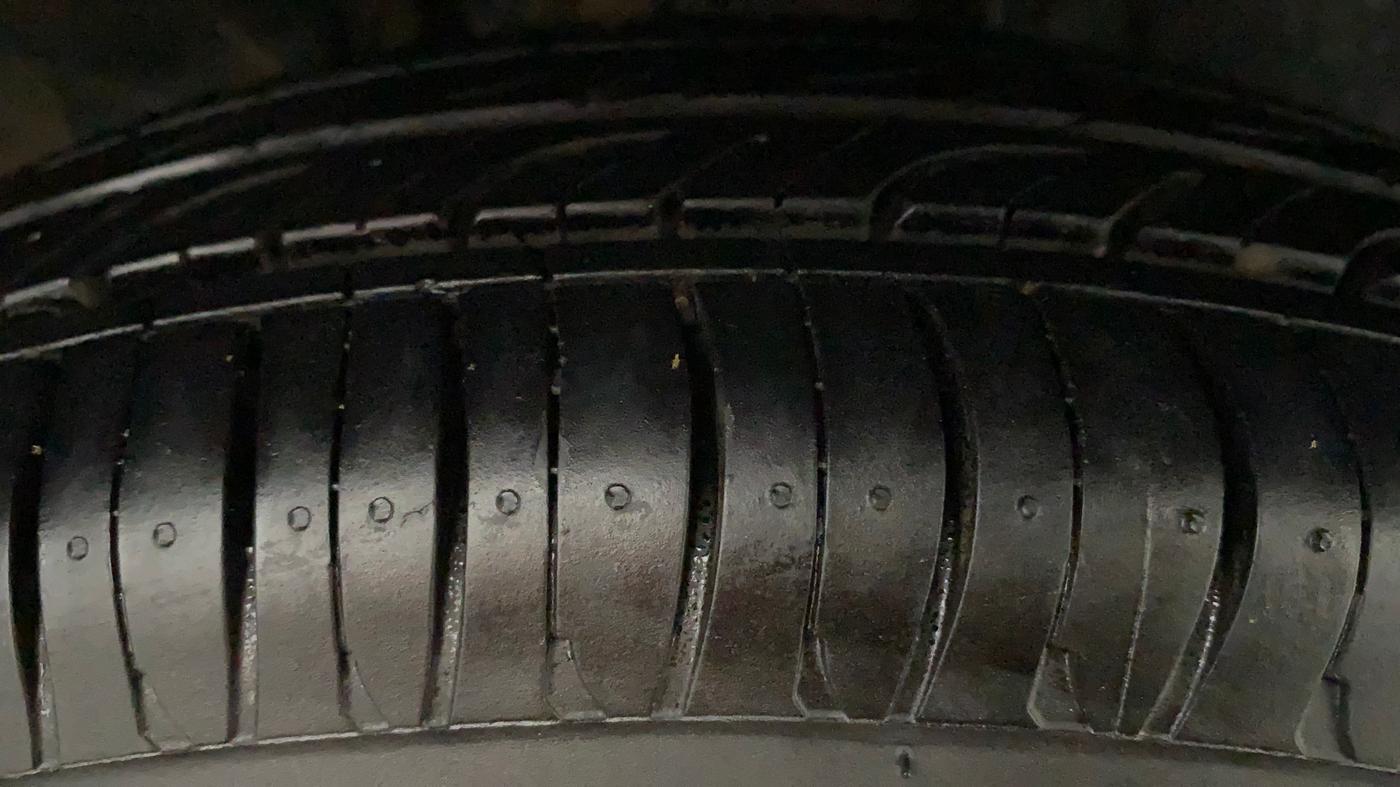 2018 Renault Kwid CLIMBER 1.0 AMT, Petrol, Automatic, 44,984 km, Right Front Tyre Tread