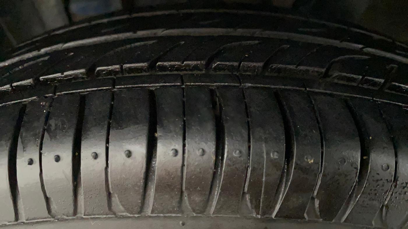 2018 Renault Kwid CLIMBER 1.0 AMT, Petrol, Automatic, 44,984 km, Left Front Tyre Tread