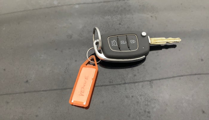 2023 Hyundai VENUE S 1.2, Petrol, Manual, 14,946 km, Key Close Up