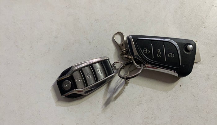 2022 Nissan MAGNITE XE, Petrol, Manual, 60,602 km, Key Close Up