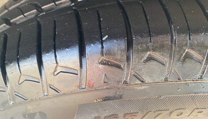 2018 Hyundai Grand i10 SPORTZ 1.2 KAPPA VTVT, CNG, Manual, 92,318 km, Right Front Tyre Tread