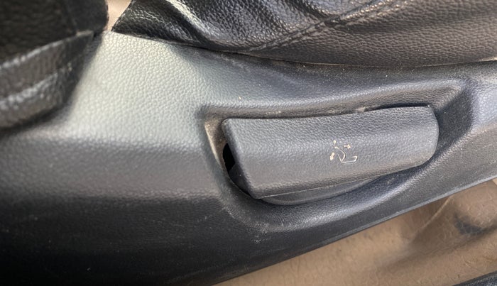 2018 Hyundai Grand i10 SPORTZ 1.2 KAPPA VTVT, CNG, Manual, 92,318 km, Driver Side Adjustment Panel