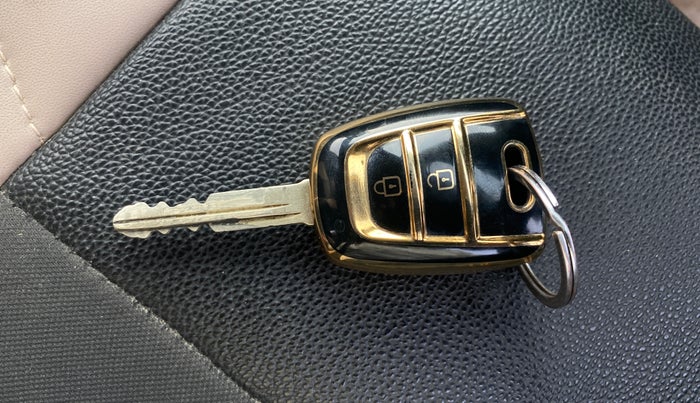 2018 Hyundai Grand i10 SPORTZ 1.2 KAPPA VTVT, CNG, Manual, 92,318 km, Key Close Up