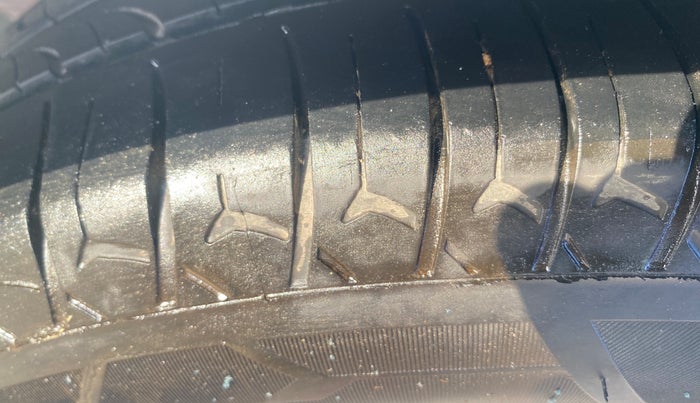 2018 Hyundai Grand i10 SPORTZ 1.2 KAPPA VTVT, CNG, Manual, 92,318 km, Left Rear Tyre Tread