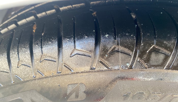 2018 Hyundai Grand i10 SPORTZ 1.2 KAPPA VTVT, CNG, Manual, 92,318 km, Right Rear Tyre Tread