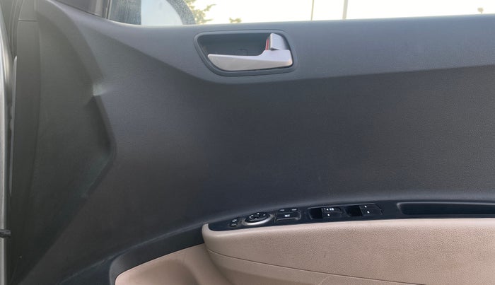 2018 Hyundai Grand i10 SPORTZ 1.2 KAPPA VTVT, CNG, Manual, 92,318 km, Driver Side Door Panels Control