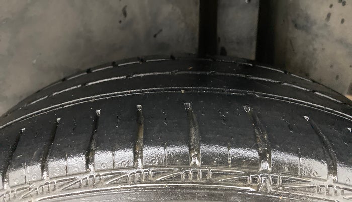 2018 Maruti Ciaz DELTA DIESEL 1.3, Diesel, Manual, 1,18,207 km, Left Rear Tyre Tread