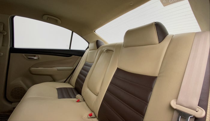 2018 Maruti Ciaz DELTA DIESEL 1.3, Diesel, Manual, 1,18,207 km, Right Side Rear Door Cabin