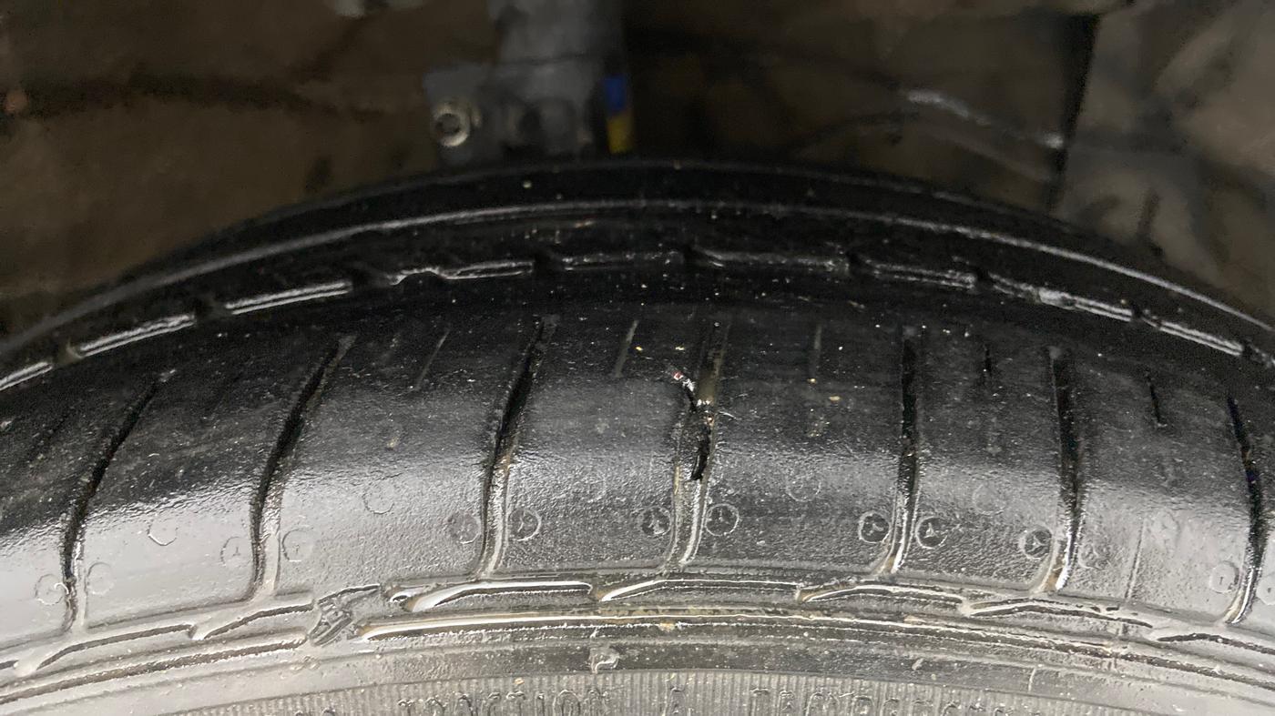 2018 Maruti Ciaz DELTA DIESEL 1.3, Diesel, Manual, 1,18,207 km, Right Front Tyre Tread
