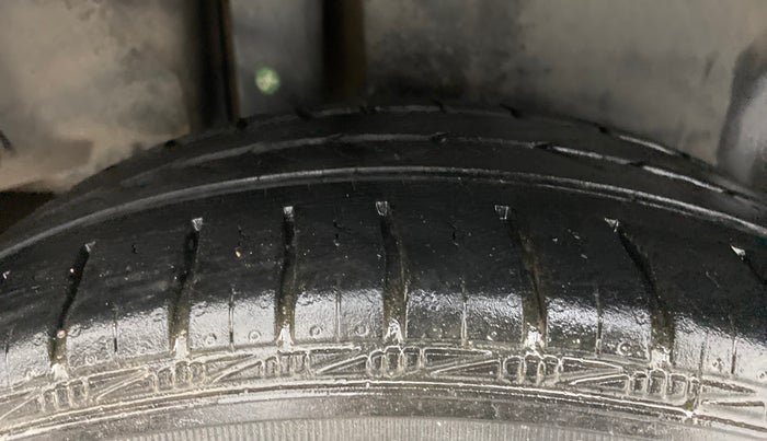 2018 Maruti Ciaz DELTA DIESEL 1.3, Diesel, Manual, 1,18,207 km, Right Rear Tyre Tread