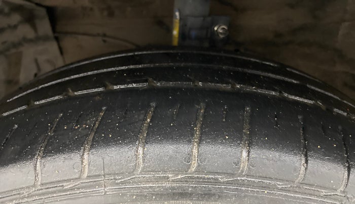 2018 Maruti Ciaz DELTA DIESEL 1.3, Diesel, Manual, 1,18,207 km, Left Front Tyre Tread