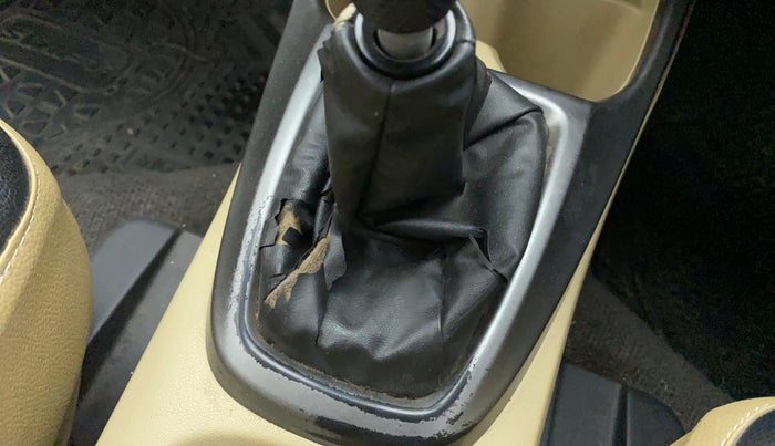 2013 Honda City 1.5L I-VTEC S MT, Petrol, Manual, 88,620 km, Gear lever - Boot cover slightly torn