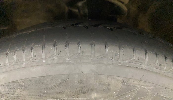 2013 Hyundai i10 MAGNA 1.2, Petrol, Manual, 48,696 km, Left Front Tyre Tread