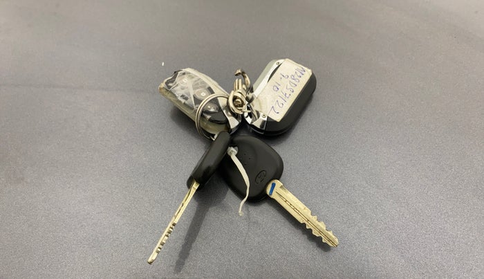 2013 Hyundai i10 MAGNA 1.2, Petrol, Manual, 48,696 km, Key Close Up