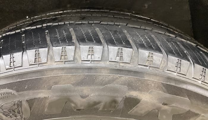2023 Mahindra SCORPIO-N Z8 L PETROL AT 7 STR, Petrol, Automatic, 64,601 km, Left Rear Tyre Tread