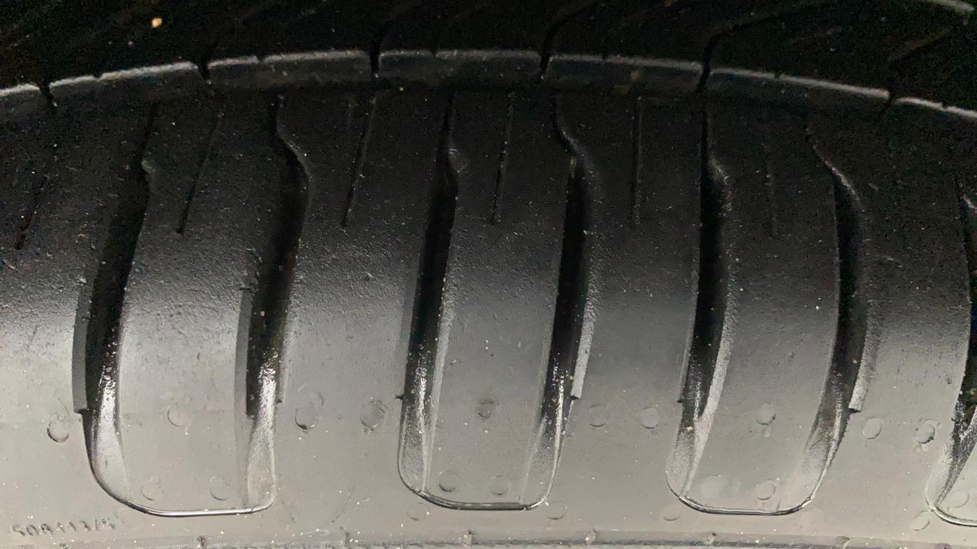 2022 Skoda SLAVIA AMBITION 1.0L TSI AT, Petrol, Automatic, 40,074 km, Right Front Tyre Tread