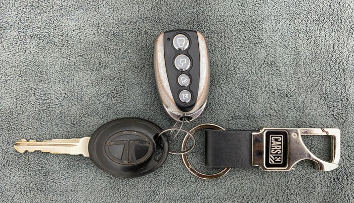 2018 Tata Tiago XE PETROL, Petrol, Manual, 93,407 km, Key Close Up
