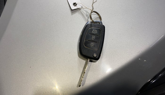 2015 Hyundai Xcent S 1.2, Petrol, Manual, 65,668 km, Key Close Up
