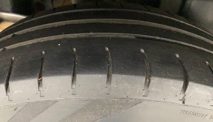 2019 Maruti Swift VXI, Petrol, Manual, 57,265 km, Right Rear Tyre Tread